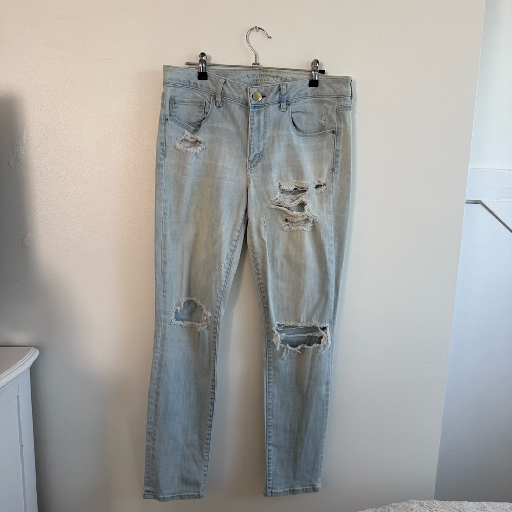 American Eagle Outfitters Light Blue Distressed Denim Jeans
